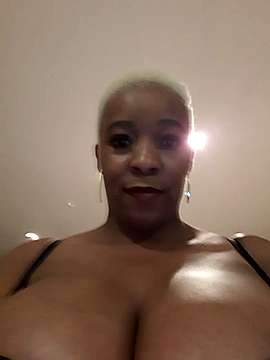 BustyAfribabe naked stripping on cam for live sex video chat