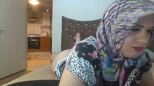 ClNDY naked stripping on cam for live sex video chat