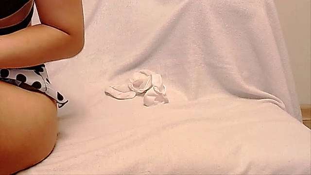 Corallinexxx naked stripping on cam for live sex video chat