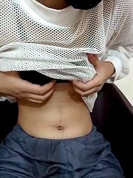 cutesarika naked stripping on cam for live sex video chat