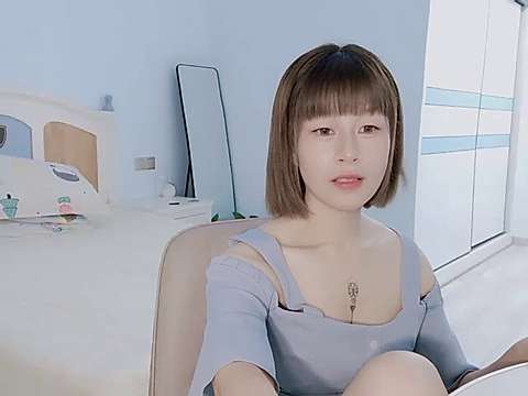 Daisy- naked stripping on cam for live sex video chat