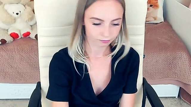 DaisyHots naked stripping on cam for live sex video chat