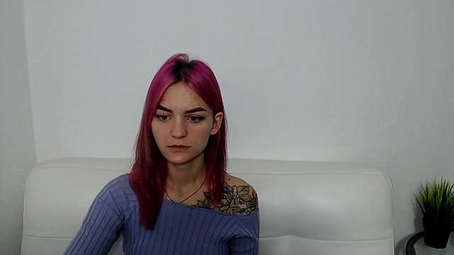 Darling-Ginger naked stripping on cam for live sex video chat
