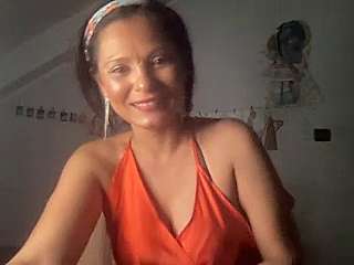 Docetigresa naked stripping on cam for live sex video chat