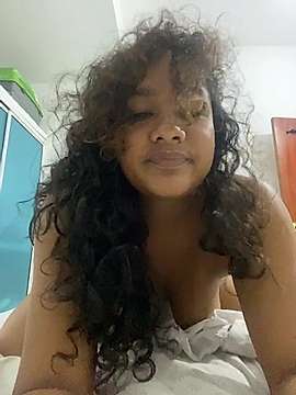 Elekttra22 naked stripping on cam for live sex video chat