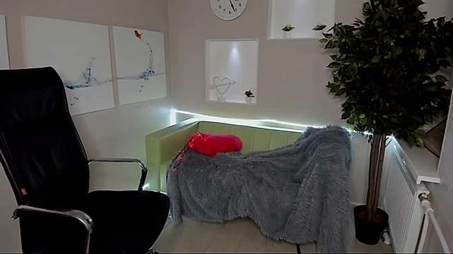 elizabethKisses naked stripping on cam for live sex video chat