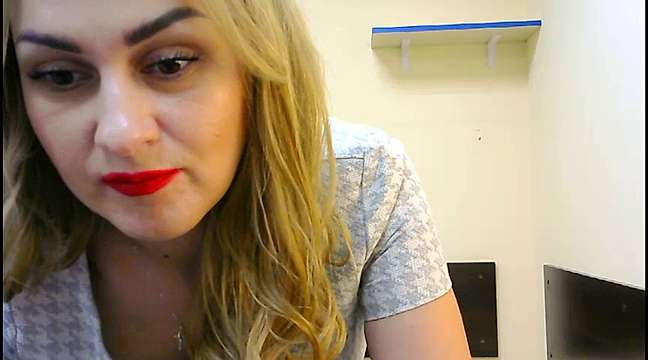 Fionashott naked stripping on cam for live sex video chat