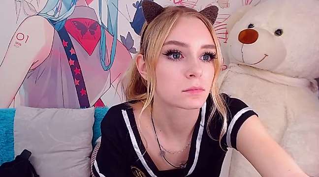 HannaDanst naked stripping on cam for live sex video chat