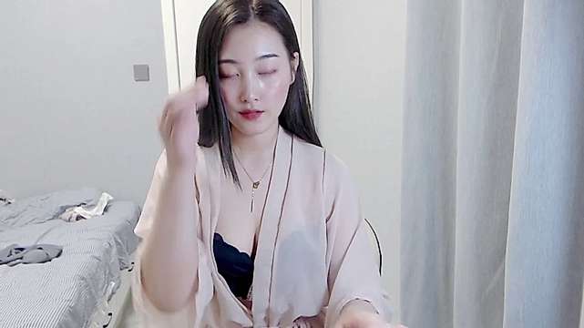 Honeysasa naked stripping on cam for live sex video chat