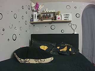 Jenna_Hunt naked stripping on cam for live sex video chat