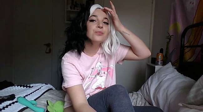 JunipaJinxe naked stripping on cam for live sex video chat