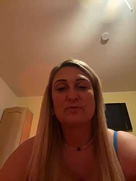 Lara77773 naked stripping on cam for live sex video chat