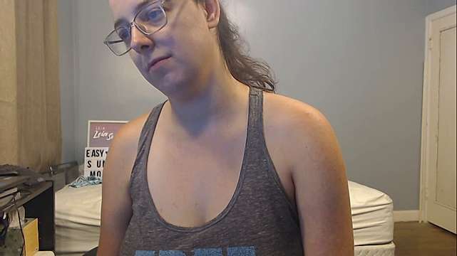 LeiaSwift naked stripping on cam for live sex video chat
