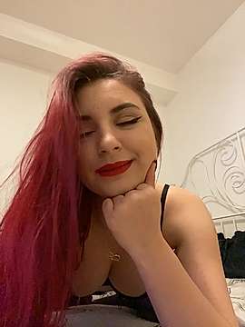 LiaVegaz naked stripping on cam for live sex video chat