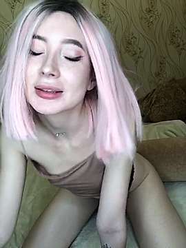 Lil_Molly_L naked stripping on cam for live sex video chat