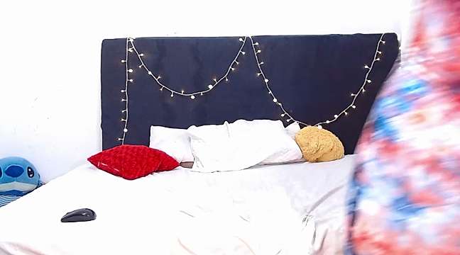 LindsayTayl0r naked stripping on cam for live sex video chat