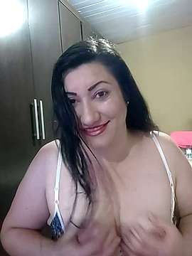 LuannaKelly naked stripping on cam for live sex video chat