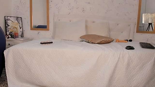 Lucy_Rose_1 naked stripping on cam for live sex video chat
