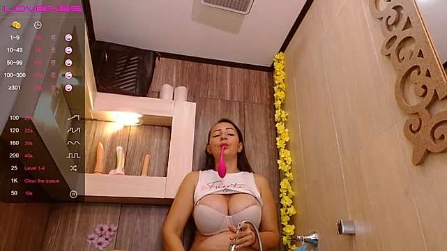 Mildre_Spencer naked stripping on cam for live sex video chat