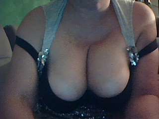 milfissima naked stripping on cam for live sex video chat