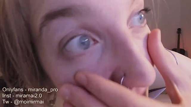 Miranda2_0 naked stripping on cam for live sex video chat
