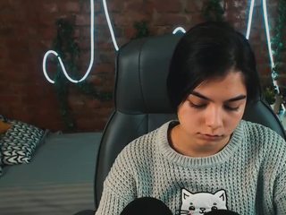 MissEmilia nude on cam – live sex chat
