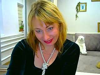 MistressMilfa naked stripping on cam for live sex video chat