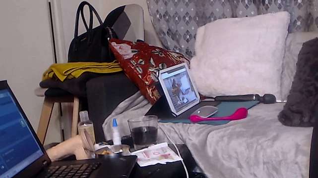 naomysexy naked stripping on cam for live sex video chat