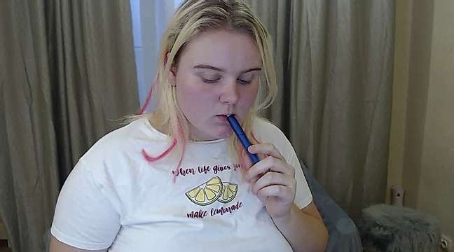 Palatablejess naked stripping on cam for live sex video chat