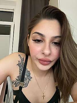 _PrettyPoison_ naked stripping on cam for live sex video chat