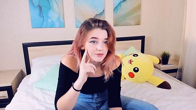 RegiinaCobb naked stripping on cam for live sex video chat