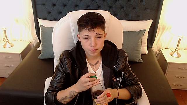 rio__twr naked stripping on cam for live sex video chat
