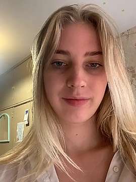 Rubyhotplay naked stripping on cam for live sex video chat