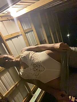 sallyJ110 naked stripping on cam for live sex video chat