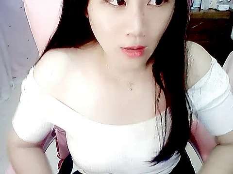 sarahoney668 naked stripping on cam for live sex video chat