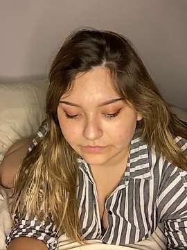 SweetJessi naked stripping on cam for live sex video chat