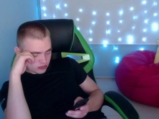 Tonytronton nude on cam – live sex chat