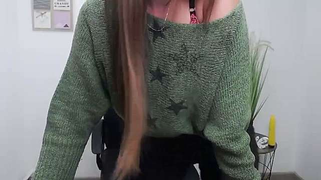 TrixyToxxy naked stripping on cam for live sex video chat