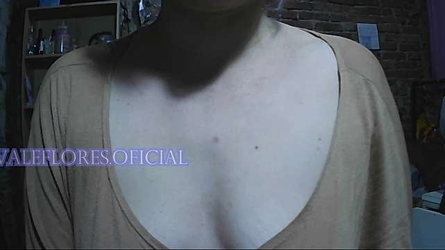 valeflorez naked stripping on cam for live sex video chat
