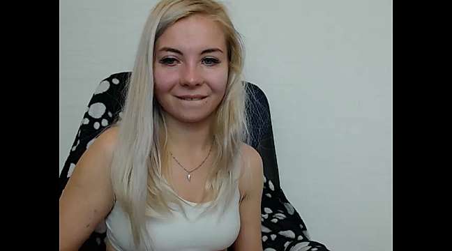 XXXLolly_MollyXXX naked stripping on cam for live sex video chat