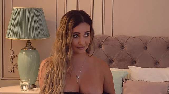 YaaraCollins naked stripping on cam for live sex video chat