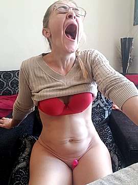 Alexsweetpuss naked stripping on cam for live sex video chat