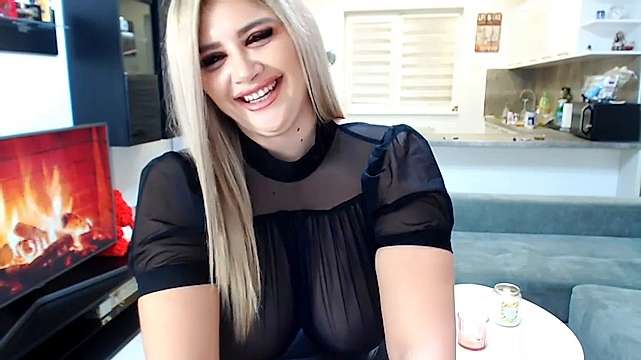 AmberRossse naked stripping on cam for live sex video chat