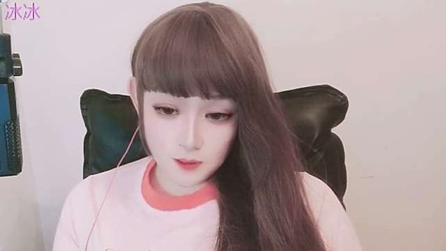AmyBeck naked stripping on cam for live sex video chat