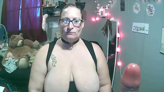 Curvy_Nymph naked stripping on cam for live sex video chat