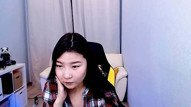 Daresy1y naked stripping on cam for live sex video chat