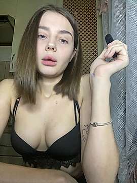 Ginny_Rosanna naked stripping on cam for live sex video chat