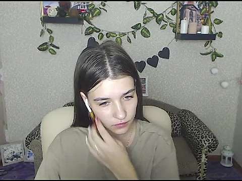 IdaGreen naked stripping on cam for live sex video chat