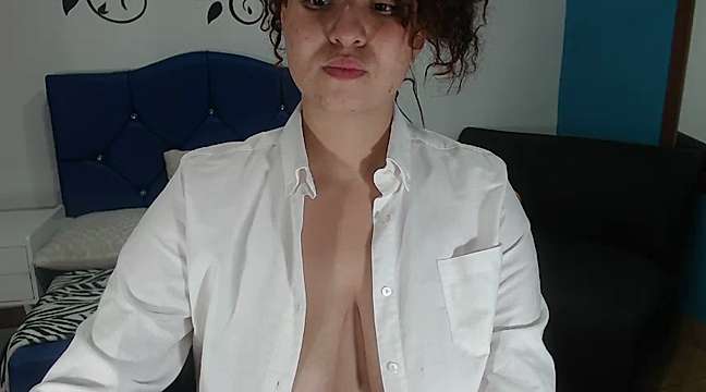 isabella_showmilk naked stripping on cam for live sex video chat