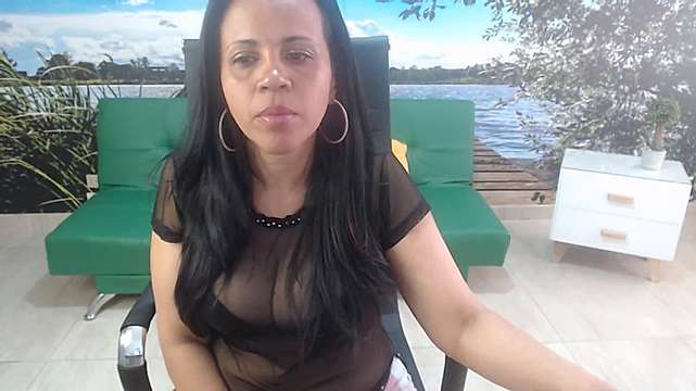 katlinn_ruiz naked stripping on cam for live sex video chat